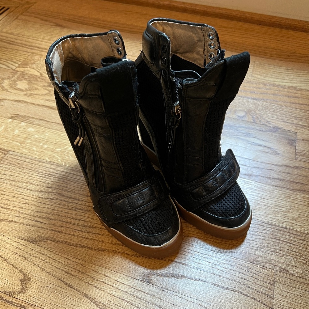 LAMB Sneaker Wedge Size 6